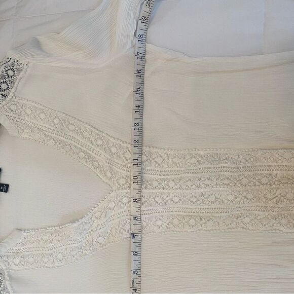 Lulu's White Fitted Embellished Blouse EUC - Picture 6 of 8